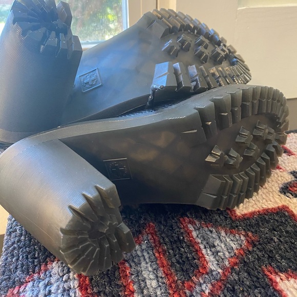 Dr. Martens Carmelita Open Heel Lace - Picture 3 of 10